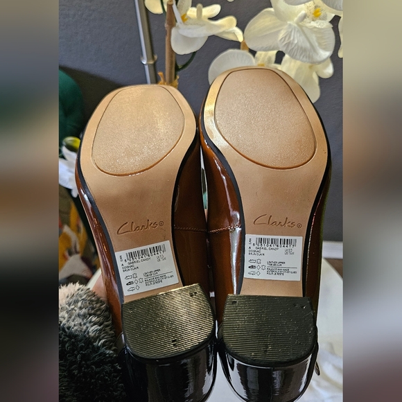 Clarks Gabriel Candy Cognac Patent Leather Mary Jane Pumps - Picture 6 of 7